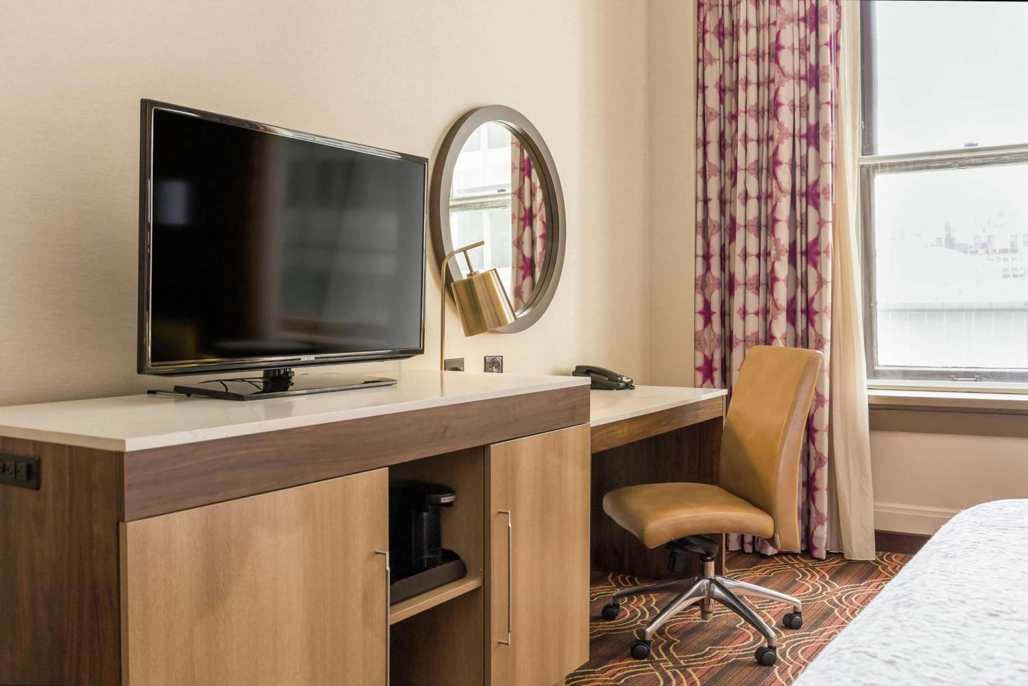 Hampton Inn Majestic Chicago Theatre District Εξωτερικό φωτογραφία