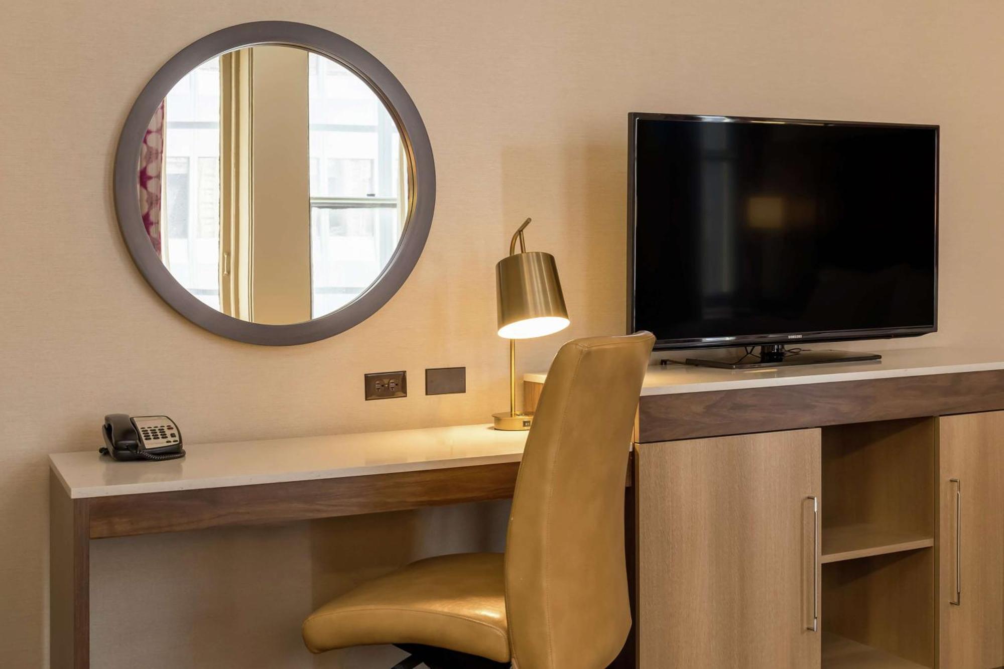Hampton Inn Majestic Chicago Theatre District Εξωτερικό φωτογραφία